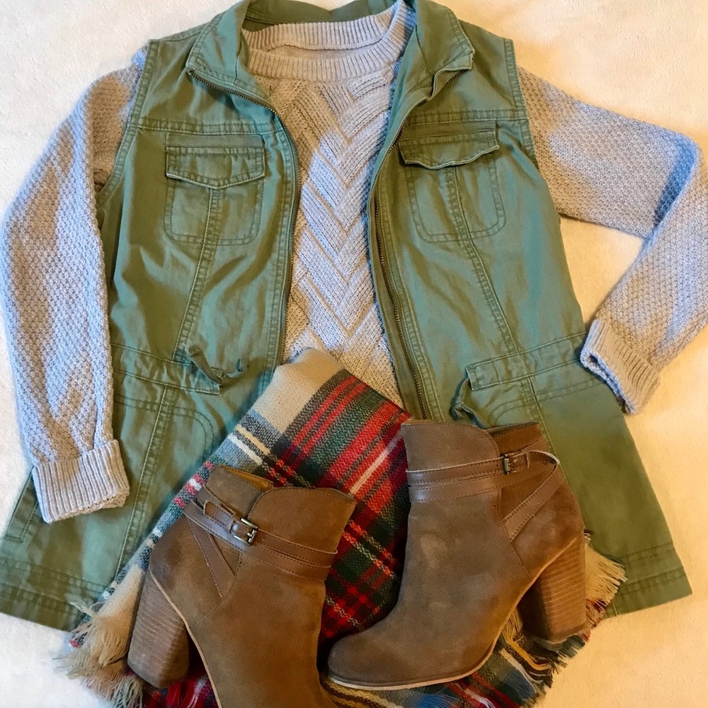Green trendy utility vest